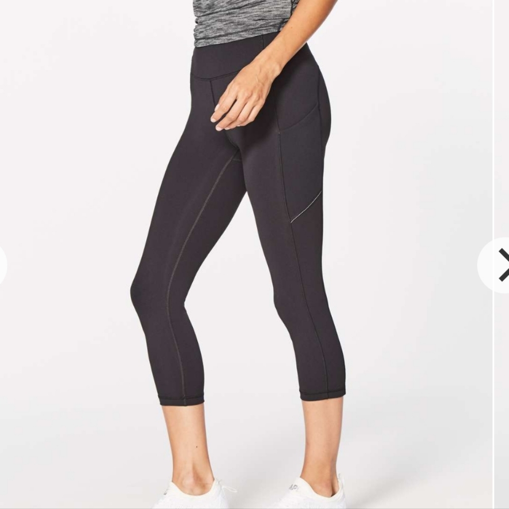 Like New! Black Lululemon Speed up Crop 21” 8